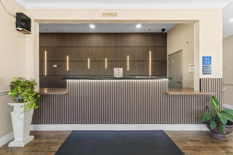 Americas Best Value Inn & Suites Livingston — photo 3