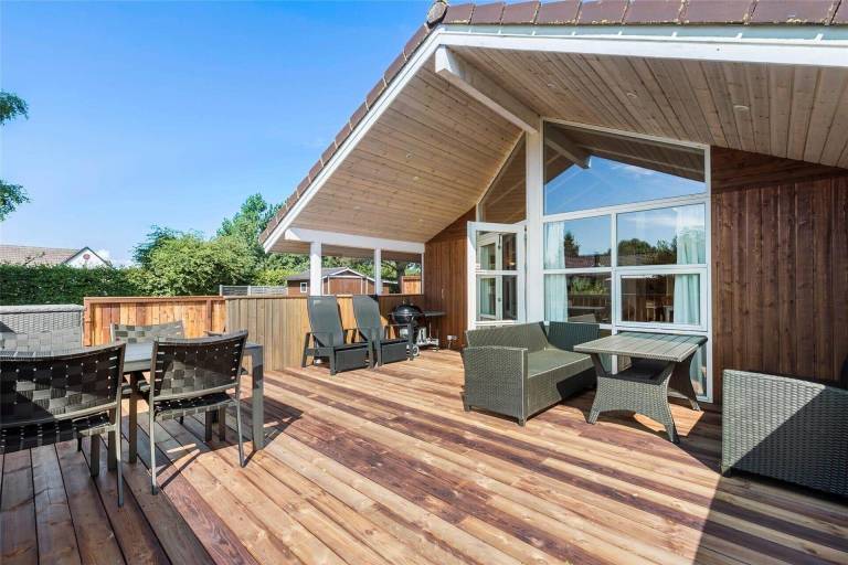 Vacation home with terrace & BBQ in Stege