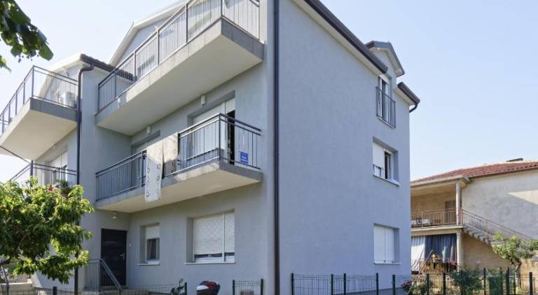 Apartment with patio & grill in Umag