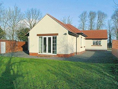 Cottage with yard | River view in Carlisle