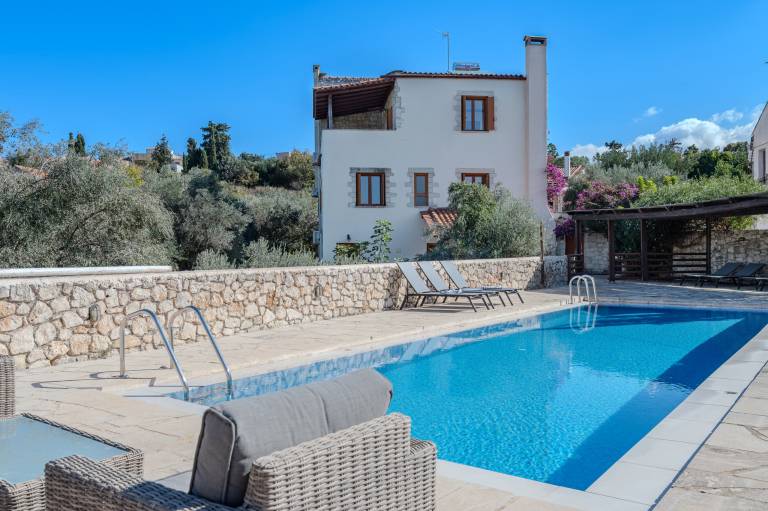 Fully equipped spacious villa with private pool, patio & barbecue | Perfect for remote work | Pets are welcome — photo 2