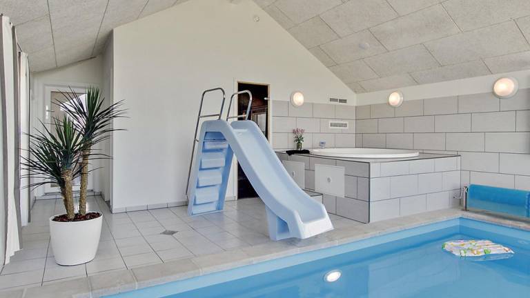House with jacuzzi, terrace & yard in Bogense