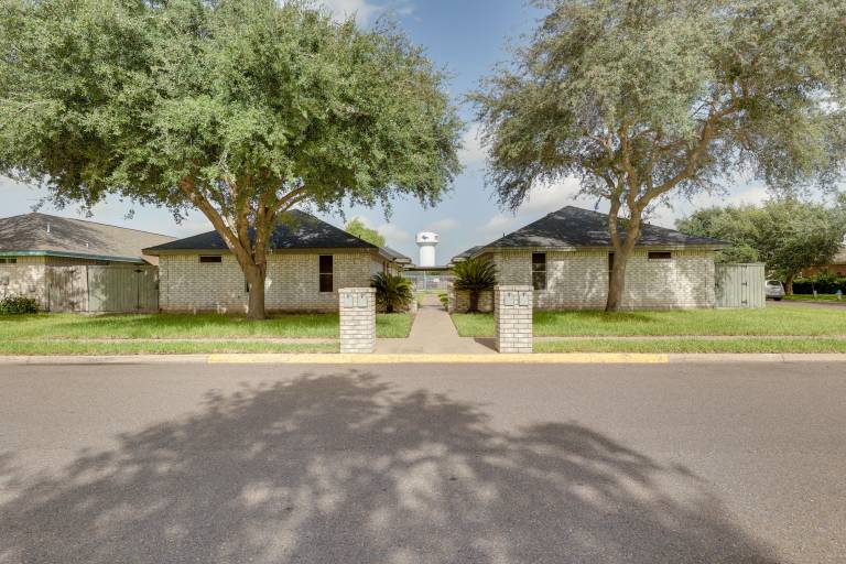 Pet-Friendly Edinburg Apartment with Pool Access! — photo 3