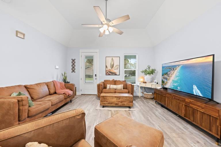 Children-friendly spacious vacation home with barbecue, terrace & yard | Pets allowed — photo 2