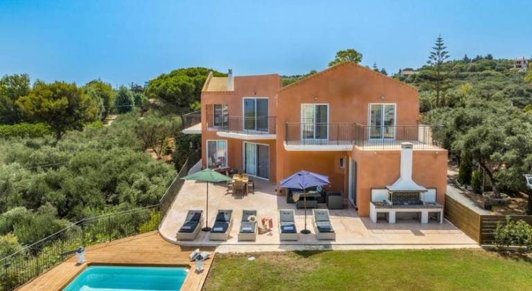Villa with private pool, patio & yard — photo 3