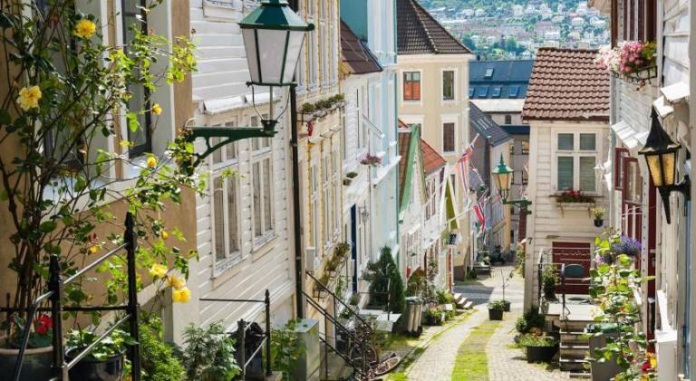 Serviced apartment with patio | Close to Bryggen | Dogs allowed — photo 2