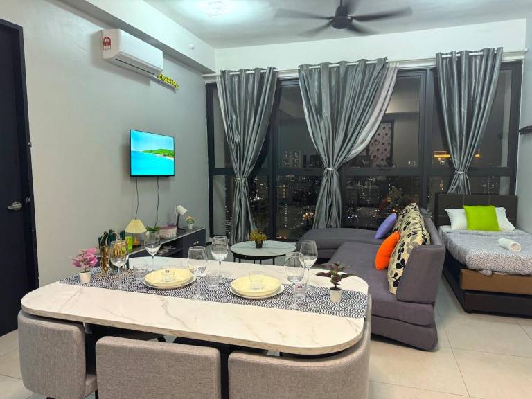 House with grill & pool | Suitable for remote work | Pets are welcome in George Town