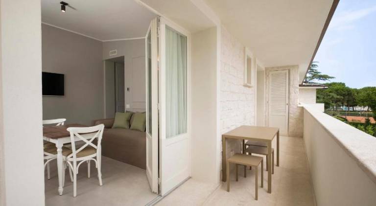 Holiday apartment with pool, garden & terrace — photo 5