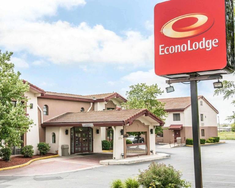 Econo Lodge Kalamazoo near Wings Stadium in Kalamazoo, MI