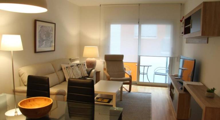 Holiday apartment with yard & patio — photo 2