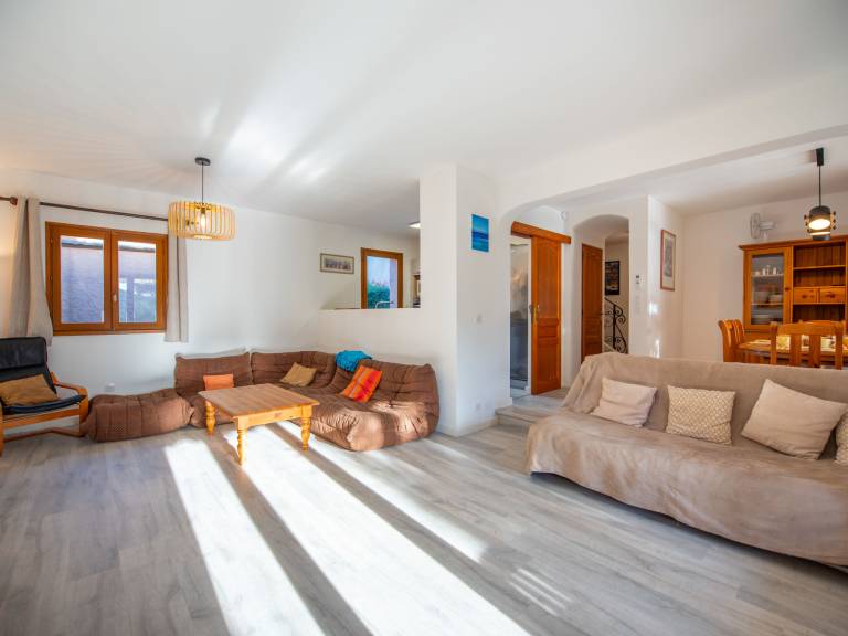 Fully equipped wonderful vacation home with patio, private pool & barbecue | Pets allowed — photo 3
