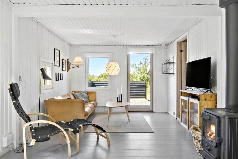 House with patio, BBQ & sauna | Pets allowed — photo 2