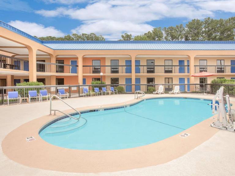 Baymont by Wyndham Greenville — photo 2