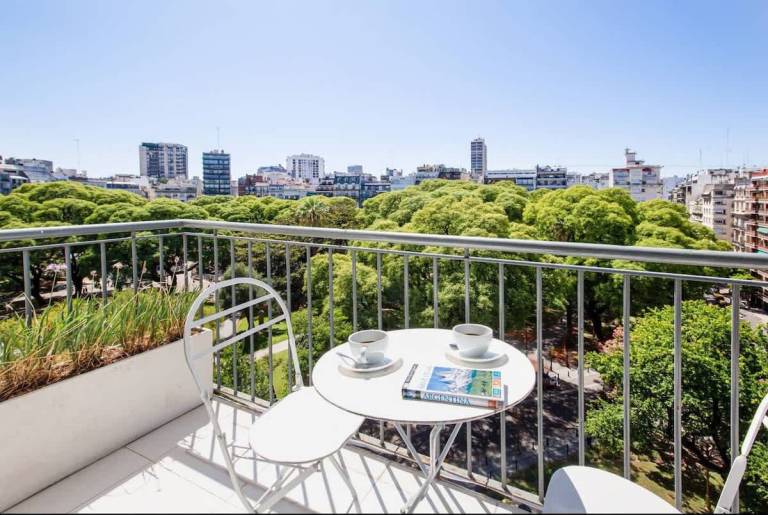 Hestia at Recoleta 2BDR w Stunning Plaza View