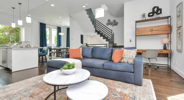 Vacation home with terrace | Suitable for remote work in Houston, TX