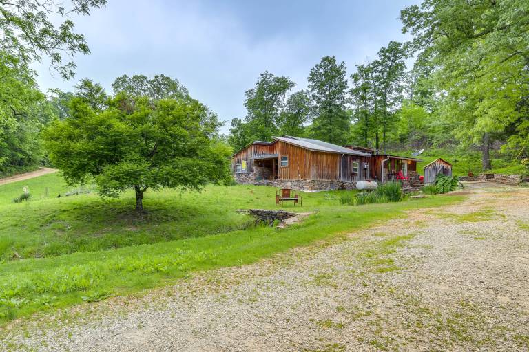Mountain-View Cabin on Farm: 3 Mi to Town & Shops — photo 3