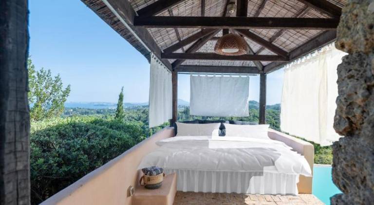 Villa with garden, patio & private pool — photo 2