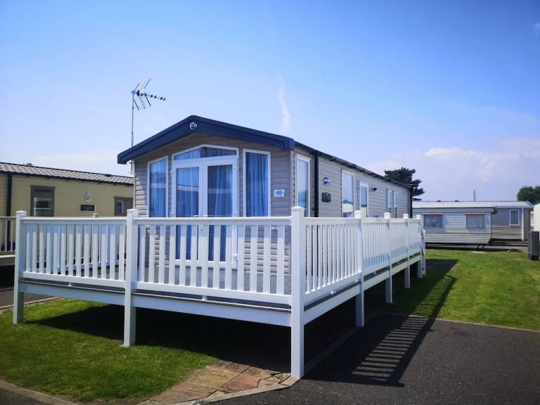 Holiday Accommodation & Lettings in Frinton-on-Sea from £50 | HomeToGo