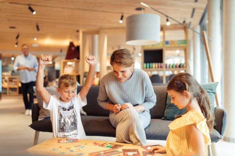 Child-friendly holiday apartment with heated pool, patio & sauna | Next to the ski | Pet-friendly — photo 3