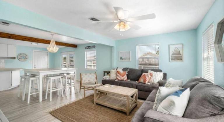 Cozy Beach Home With Gameroom Near Sea Isle Marina in Galveston, TX