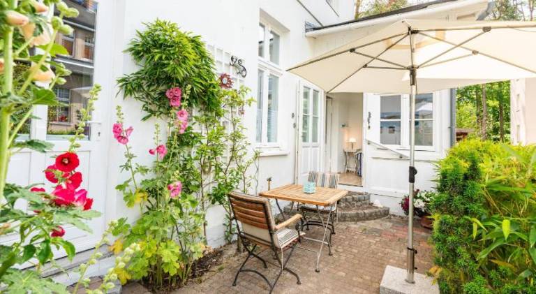 Holiday apartment with garden & terrace — photo 4