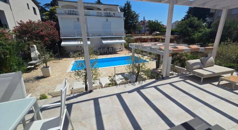 Charming rental apartment with pool, patio & yard | Close to the beach | Pets allowed — photo 4