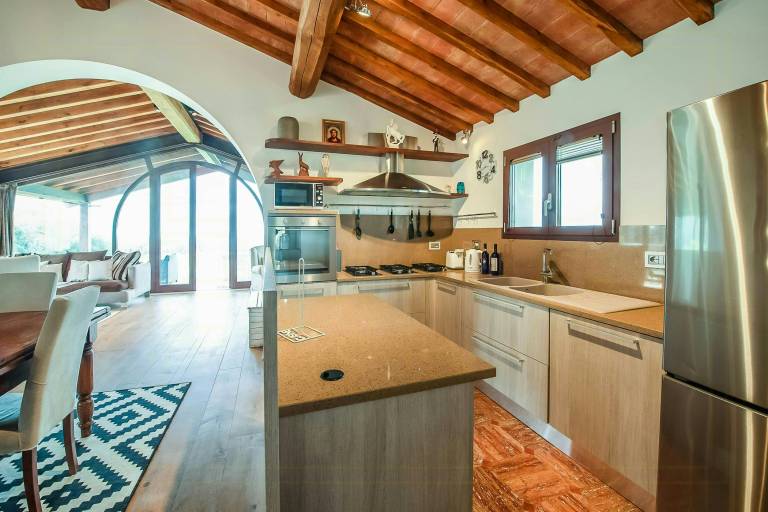 Family-oriented lovely house with BBQ, garden & patio | Pets allowed — photo 5