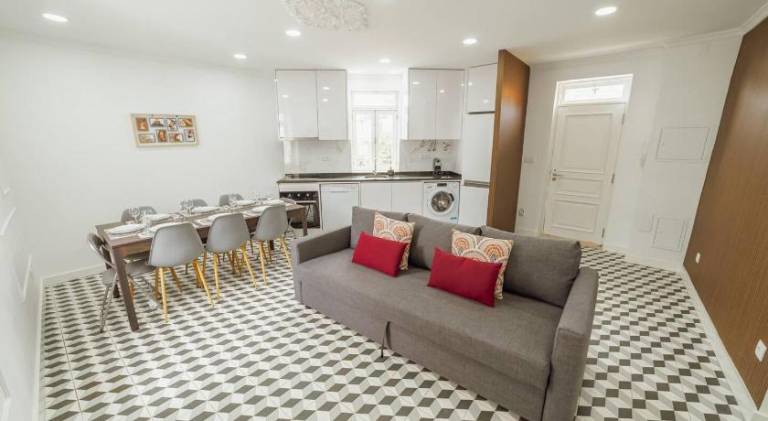 Ample holiday apartment with barbeque, yard & patio | Pets allowed in Porto