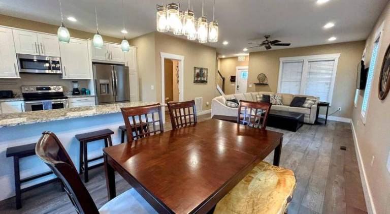 Vacation home with hot tub | Dogs allowed — photo 3