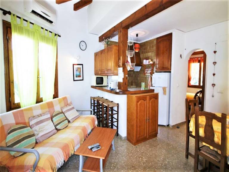 Ample bungalow with pool, terrace & garden | Pets allowed — photo 2