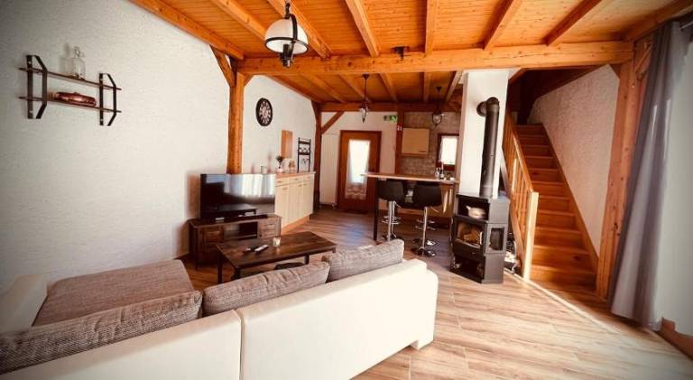 House with hot tub | Pets are welcome — photo 2