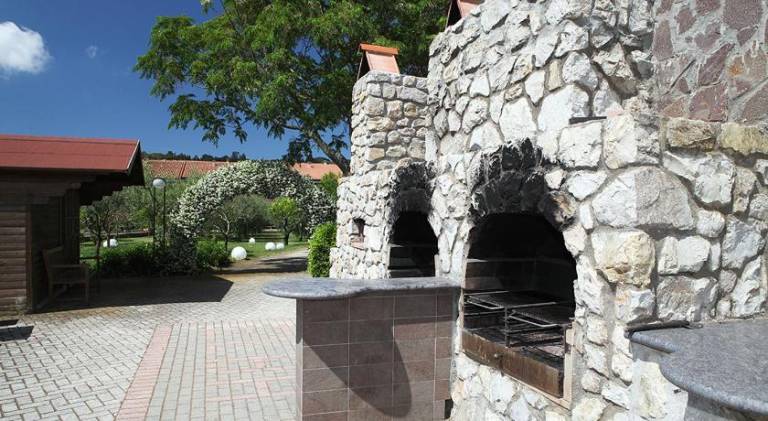 Serviced apartment with BBQ, pool & garden | Pet-friendly — photo 4