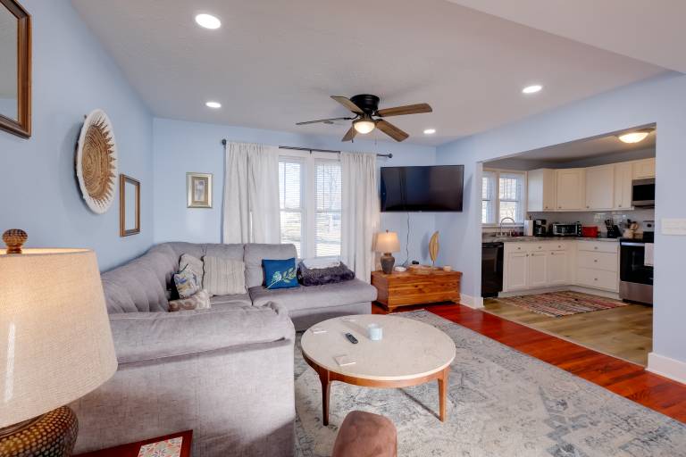 3 Mi to Radford University & River, Charming Home — photo 4