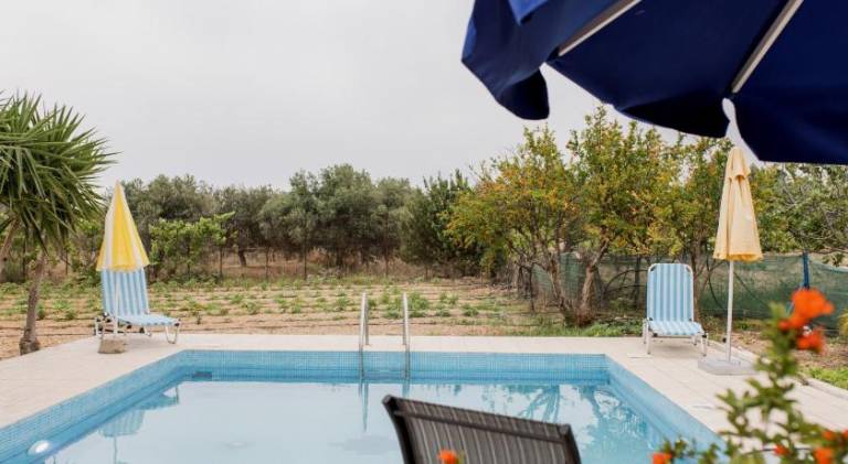 Vacation home with garden, terrace & grill — photo 4