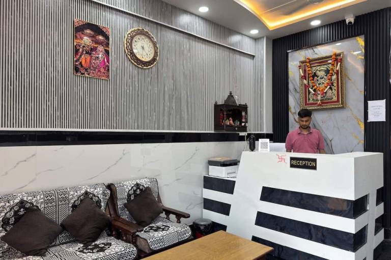 Satya Nikunj INN