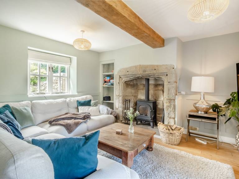 Cottage with jacuzzi, yard & barbecue — photo 4