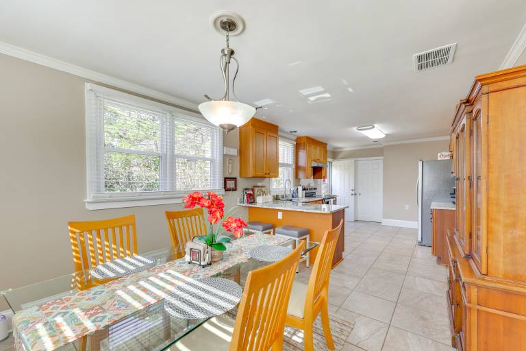14 Mi to Raleigh Charming Family Home