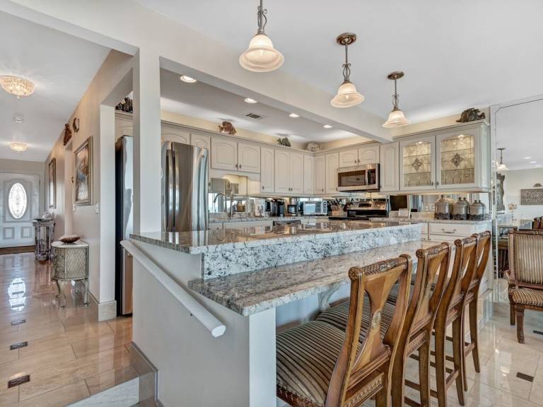 LOW RISE, 1ST FLOOR, OCEANFRONT CONDO, TOP-OF-THE-LINE, PET FRIENDLY — photo 2