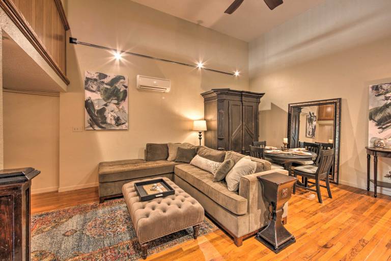 Updated Apartment in Historic Dtwn Marshall