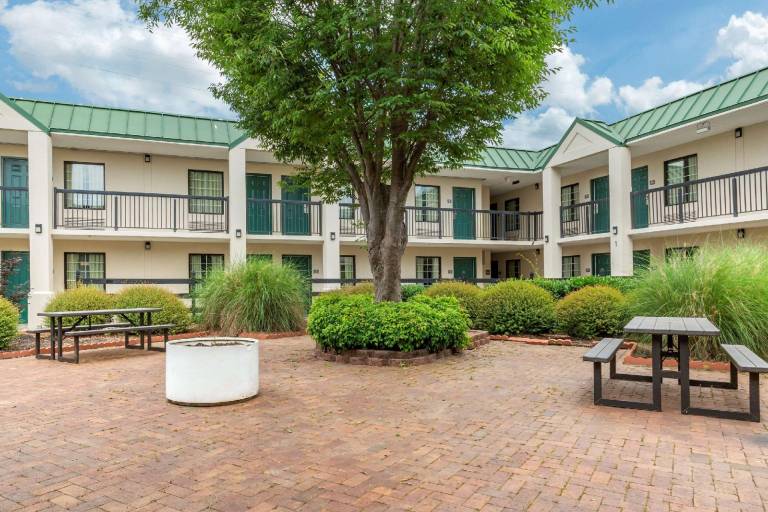 Quality Inn & Suites Hanes Mall — photo 4