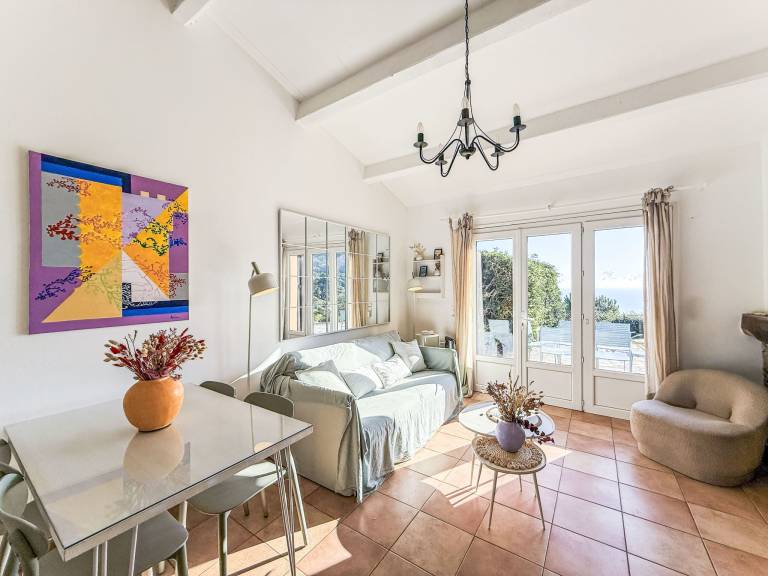 Vacation home with yard, patio & pool | Sea view — photo 4