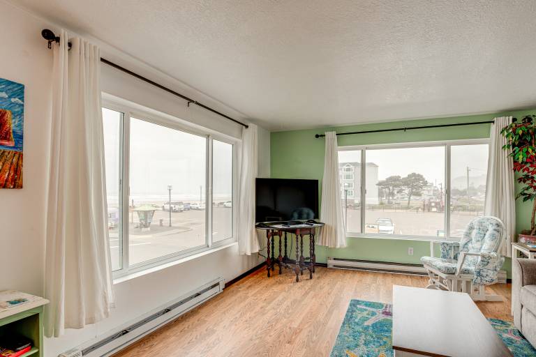 Rockaway Beach Apt w/ Ocean Views: Steps to Shore — photo 4