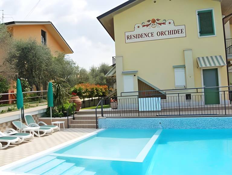 Serviced apartment with yard, pool & terrace | Pets allowed in Lazise