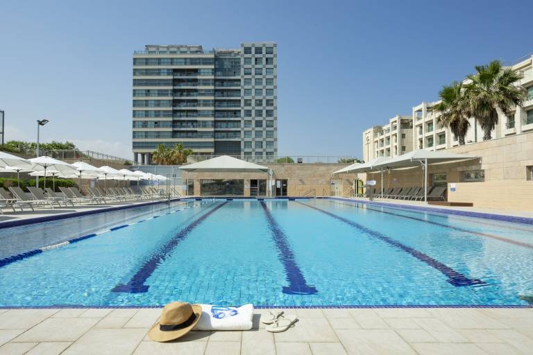 Holiday apartment for 8 persons in Herzliya