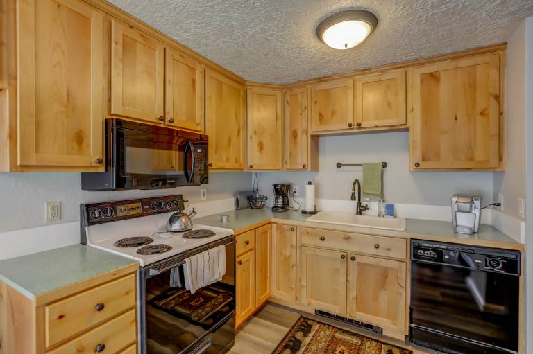 Dobby's Place - Fenced yard - Close to downtown - WiFi - Pet-friendly - Garage — photo 4