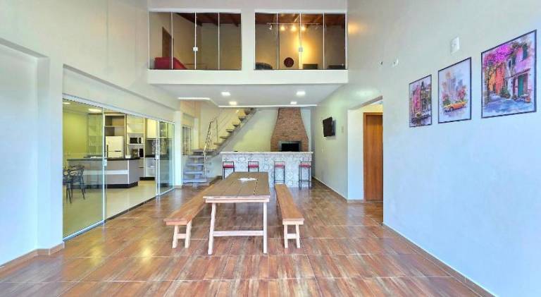 House with pool — photo 4