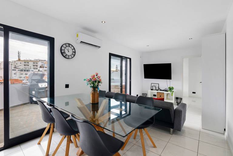 Apartment with grill | City view — photo 4