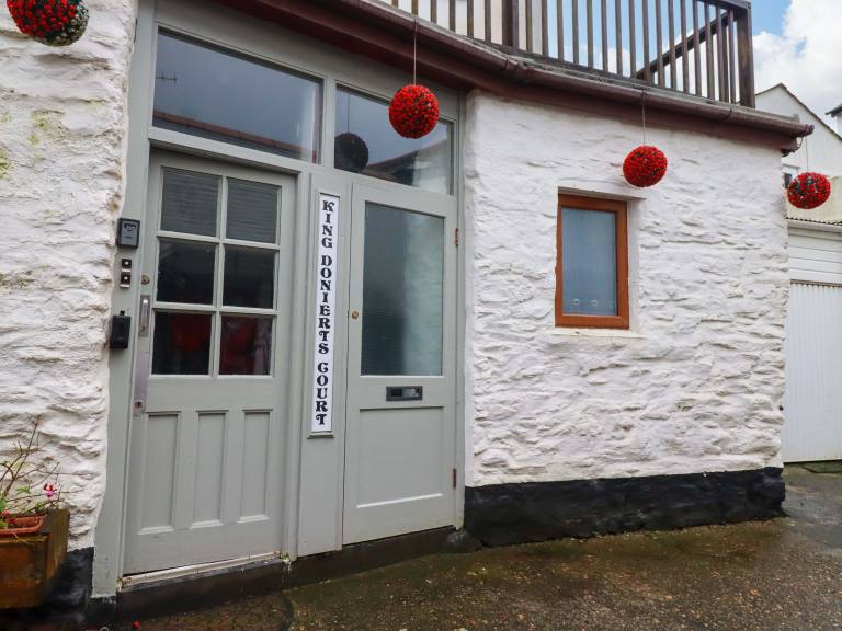 Family-friendly cottage with patio & yard | Beach view | Next to the beach | Pet-friendly in Looe