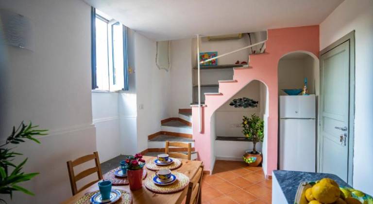 Apartment with patio — photo 4