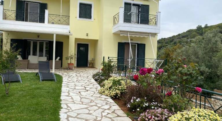 House with BBQ, terrace & garden — photo 5